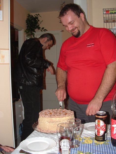 Vágom a tortámat